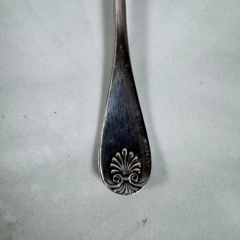 Vintage Oneida W.M. A. Rogers A1 Silver Plated Master Butter Knife Shell Pattern